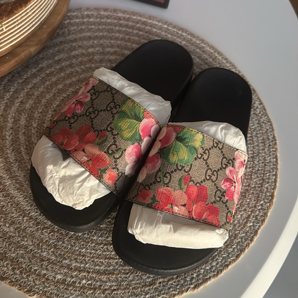 Gucci flora slides! Size 39 - Picture 8 of 9